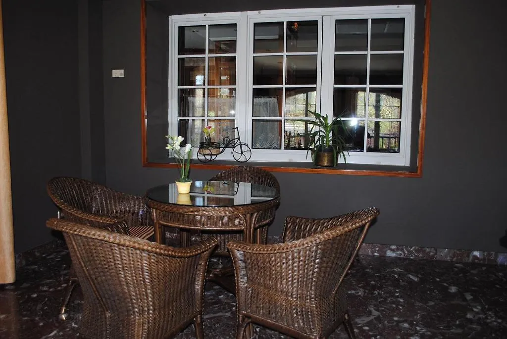 Hotel Gernika - Adults Only 3*, Guernica y Luno